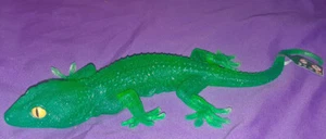 Day Gecko Replica - Realistic but Lime Green PVC - Picture 1 of 5