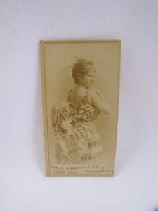 Antique Cigarette Card Actress Mielze Rieder Feathers William Kimball 1880s - Foto 1 di 4