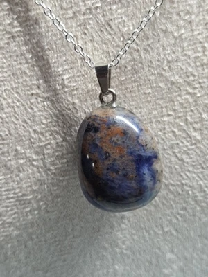 Colgante Sodalita Sobre Cadena Plavertina 19" Excelente Estado Foto 1 de 4