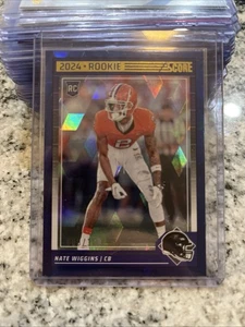 Nate Wiggins 2024 Panini Score Cubic Rookies #320 (RC) Ravens /120 - Bild 1 von 2