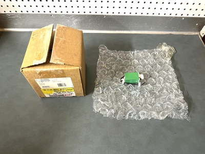 Sensor de temperatura del refrigerante de CA Chevrolet Colorado 2004-2012 GM OEM NOS 89018791 Foto 1 de 3