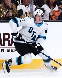 Logan Cooley on Ice Action Utah Hockey Club 8x10 NHL Hockey Foto - Bild 1 von 1