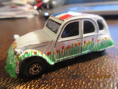 Coche de juguete vintage Edocar Citroen 2CV blanco con tulipanes floral 1988 diecast Foto 1 de 3