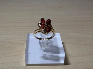 Anello in oro giallo 14 carati granato rosso scuro naturale e diamanti misura 5,5 US - 3,35 grammi - Foto 1 di 24
