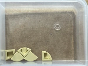 Lego Stck. - hellbraune Fliese, rund 1 x 1 Viertel - Nr. 25269 - Stck 5 - Bild 1 von 1