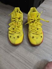 Nike Kyrie 5 pantalones cuadrados 2019 Bob Esponja amarillo talla 5,5 años