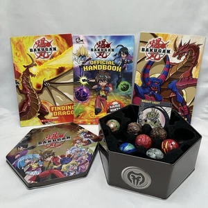 Bakugan Battle Brawlers 7er Set, Handbuch, 2 Lesebücher, 1 Karte & Metalldose - Bild 1 von 19
