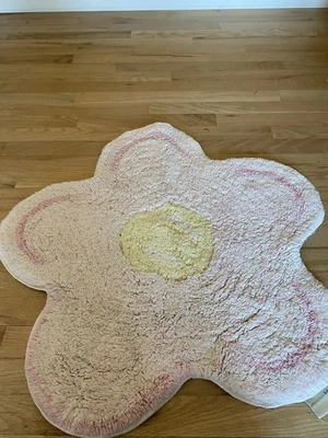 Tapete de banho Pottery Barn com flor - Imagem 1 de 3