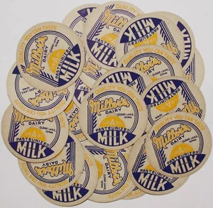 Tapas de botella de leche vintage MILLERS LÁCTEOS Clear Lake Iowa nuevas existencias antiguas lote de 25 - Imagen 1 de 2