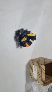 19 Highlander Clockspring Sterring Angle Sensor - Picture 1 of 4