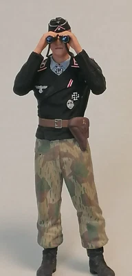 Deutsche Panzer Besatzung/Kommandant mit Fernglas WW2  1:16 Vollfigur  - Bild 1 von 4