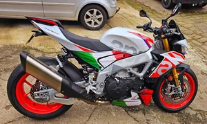 Aprilia Tuono E5 V4 1100 2021 - sartén de vientre bandera italiana, juego de calcomanías de gráficos laterales - Imagen 1 de 16