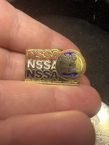 VINTAGE NSSA NATIONAL SCHOLASTIC SURFING ASSOCIATION LAPEL PIN SURF - Picture 1 of 3