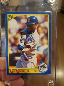 1990 Score - #560 Ken Griffey JR./Seattle Mariners /Dot Error On Mariners Logo. - Bild 1 von 2