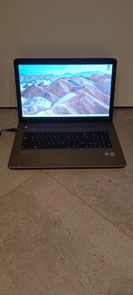 Medion Akoya E7416 - Core i5 - 1TB HDD - Windows 10 - 17 Zoll Notebook Laptop - Bild 1 von 4