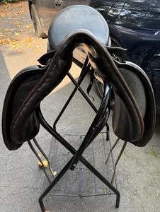 Hulsebos Dressage Saddle 17" BLACK/BROWN KNEE ROLL 2" MW TREE" SOLD AS IS"TEAR - Picture 1 of 13