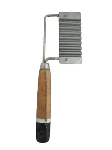 Vtg NEVCO Vegetable or Potato Crinkle Cutter ~ Black and Brown Wood Handle - Picture 1 of 2