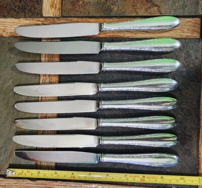 😃SET OF 8 GORHAM 1941 INVITATION SILVERPLATE HANDLED MODERN HOLLOW KNIVES - Image 1 of 4