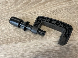 Abrazadera de mesa de repuesto para rueda de carreras Logitech G920 Driving Force (genuina) - Imagen 1 de 2