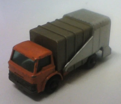 Vintage Lesney Matchbox Series No.7 Ford Refuse Truck Model Vehicle - Image 1 of 4