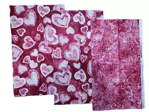Tessuto Northcott lotto di 3 quarti grassi rosso rosa cuori crepiti 100% cotone - Foto 1 di 5