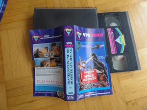 Frankenstein und die Monster aus dem All (VPS - Glasbox - VHS) - Bild 1 von 1
