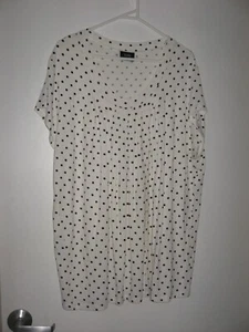 SARA WHITE WITH BLACK POLKA DOT SHORT SLEEVE TOP WITH PLEAT DETAIL SIZE 3XL - Picture 1 of 3