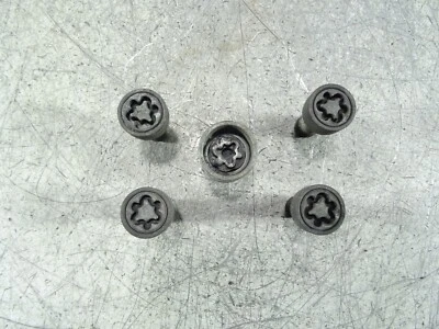 Tuercas y llave de rueda de bloqueo Audi A3 8V MK3 2013-2019 Foto 1 de 3