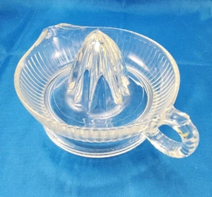 Vintage 1930’s Anchor Hocking Reamer/Citrus Juicer with Ribbed Handle and Spout - Picture 1 of 7