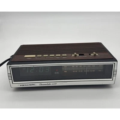 Radio Reloj Despertador Digital Electrónico Realistic Chronodate 229 FM/AM De Colección Foto 1 de 4