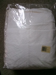 New King Size 104 x 90 Inch White Bed Spread - Picture 1 of 4