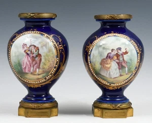 Paar kleine (7,4"=18,7 cm) antike Sevres Vasen, 1786 "P" Mark, Frankreich - Bild 1 von 7