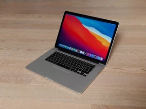 Apple MacBook Pro Retina 15,4 Zoll, 256 GB SSD, Intel Core i7 2,3 GHz, 8GB RAM - Bild 1 von 13