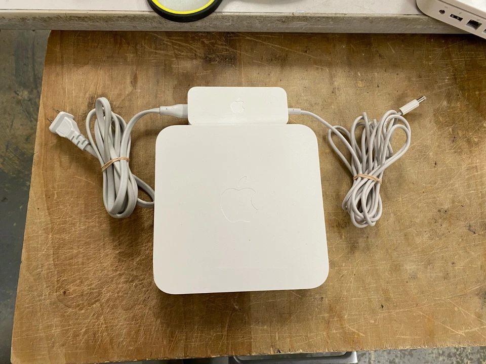 Apple AirPort Extreme 54Mbps 3-Port 1000Mbps Wireless N Router (MC340LL/A) - Image 1 of 1