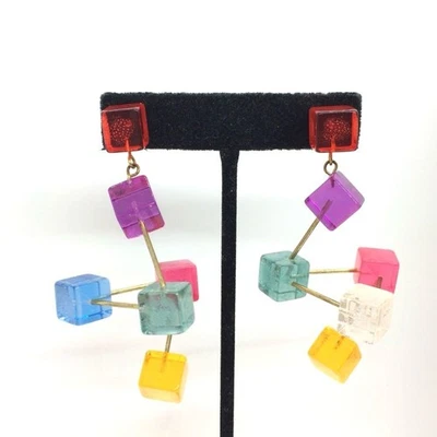 BRINCOS PERFURADOS ESCULTURA CUBOS CINÉTICOS LUCITE VINTAGE RARO MULTICOLORIDO POP ART - Imagem 1 de 4