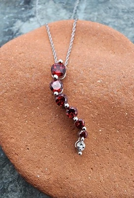 10k .417 White Gold Garnet Journey Pendant w 18" Rope Necklace Au 2579 - Image 1 of 4