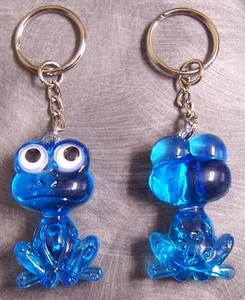 Novelty Key Ring colored acrylic Bug Eyed Frog blue NEW - Picture 1 of 1