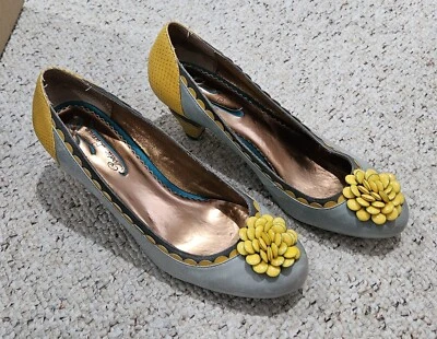 Poetic Licence Yellow Flower Scallop Heel on Gray Green Pumps US 9.5 M EU 40.5 - Image 1 of 4