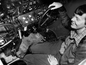 Impresión 8x10 Amelia Earhart cabina de su Lockheed Electra #AE29 - Imagen 1 de 1