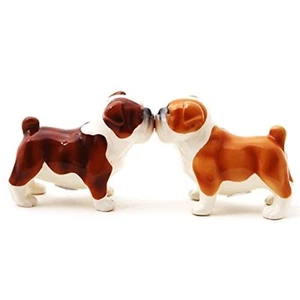 Bulldogs Kissing Keramik magnetisches Salz und Pfefferstreuer-Set - Bild 1 von 1