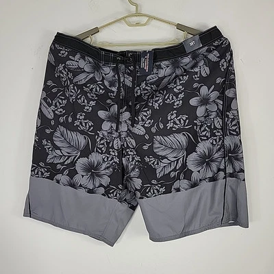 ROUNDTREE & YORKE BLACK GRAY FLORAL LINED SWIM BOARD SHORTS TRUNKS SIZE 3XT NEW - Image 1 of 4
