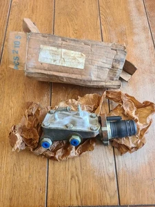 Master Cylinder Lockheed British Leyland 3211-823CQ8 nos - Picture 1 of 6