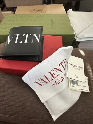 Cartera para hombre Valentino Garavani plegable nueva con caja P0577LVN 0NI NERO/BIANCO $470 Foto 1 de 4