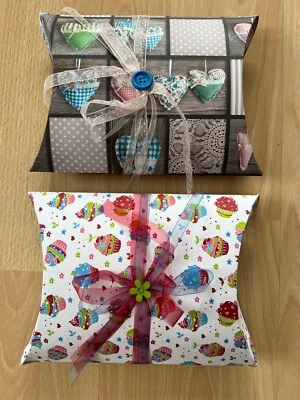 2 Stück Pillow Boxen mit Schleife Geschenkbox Geschenk Verpackung Faltschachtel - Bild 1 von 2