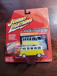 1965 Volkswagen VW Samba Bus Transporter Johnny Lightning White Lightning - Picture 1 of 3