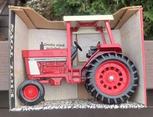 ERTL INTERNATIONAL HARVESTER 886 NEW IN BOX 1/16 Scale #461 - Bild 1 von 8