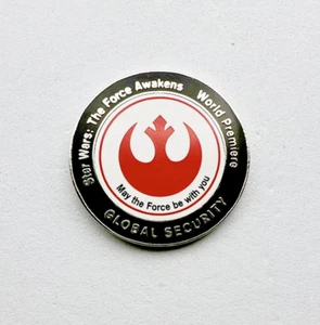 Disney Star Wars Force Awakens World Premiere Global Security Cast Exclusive Pin - Picture 1 of 2