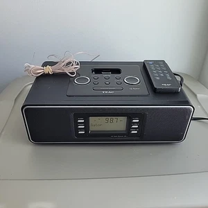 TEAC HD-1 AM/FM HD Radio iPod Dock Clock Radio Remote Included Tested Working - Picture 1 of 11