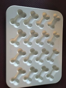 Nordic Ware Puppy Love Pan Bone Shaped Mold Dog Treat Biscuit Baking 13 x 10 - Picture 1 of 2