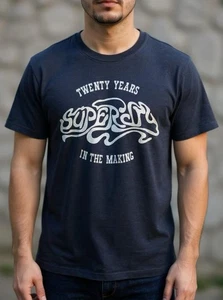 XL Superdry Uomo 70S Lo-Fi Graphic Band T-Shirt Vintage Retro Musica Casual Tee - Foto 1 di 5